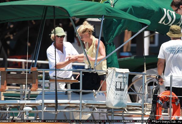 Бритни и Джейсон отдыхают на яхте 13.jpg(Бритни Спирс, Britney Spears)