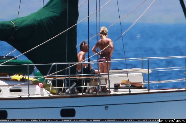 Бритни и Джейсон отдыхают на яхте 18.jpg(Бритни Спирс, Britney Spears)
