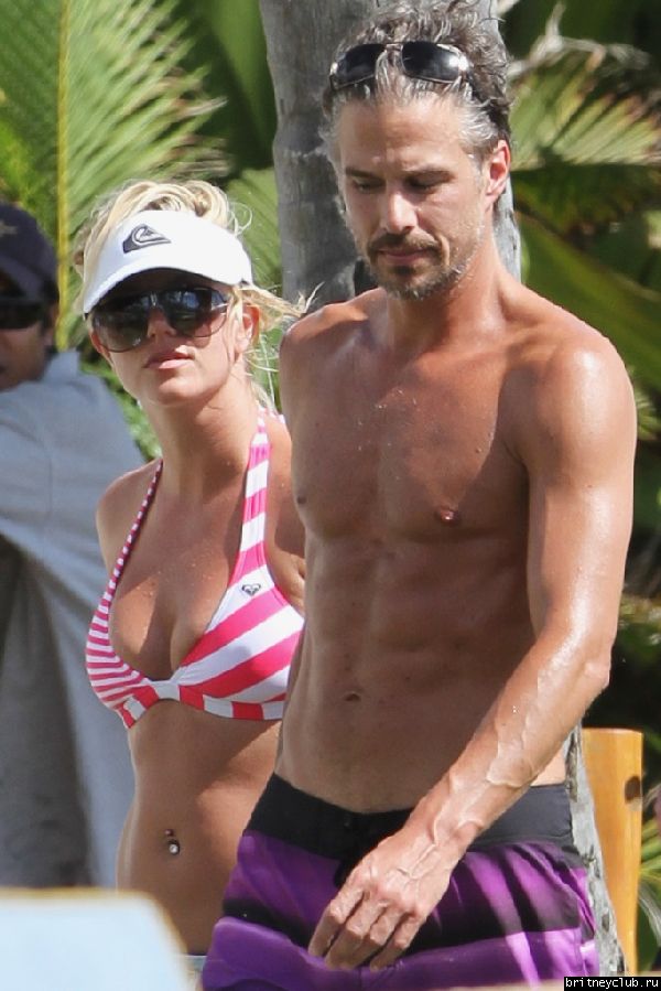 Бритни и Джейсон на курорте Мауи, Гавайи29.jpg(Бритни Спирс, Britney Spears)