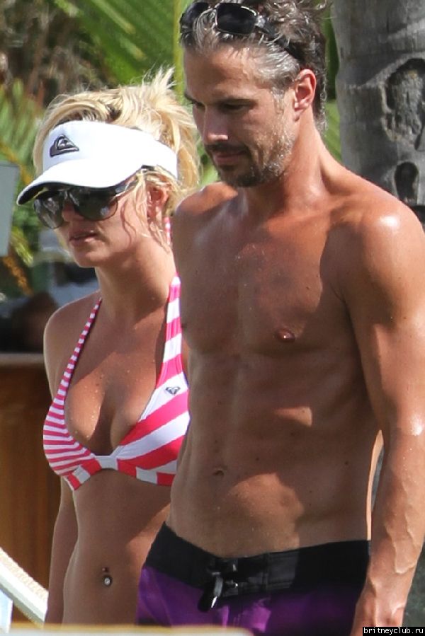 Бритни и Джейсон на курорте Мауи, Гавайи30.jpg(Бритни Спирс, Britney Spears)