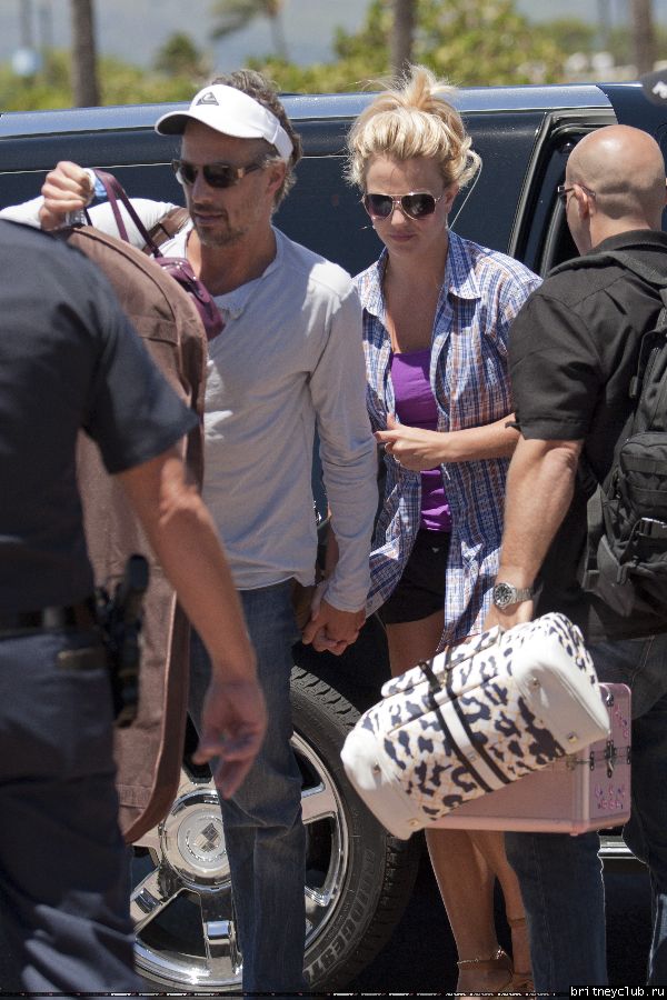 Бритни и Джейсон в гавайском аэропорту07.jpg(Бритни Спирс, Britney Spears)
