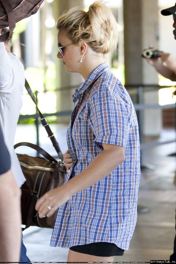 Бритни и Джейсон в гавайском аэропорту12.jpg(Бритни Спирс, Britney Spears)