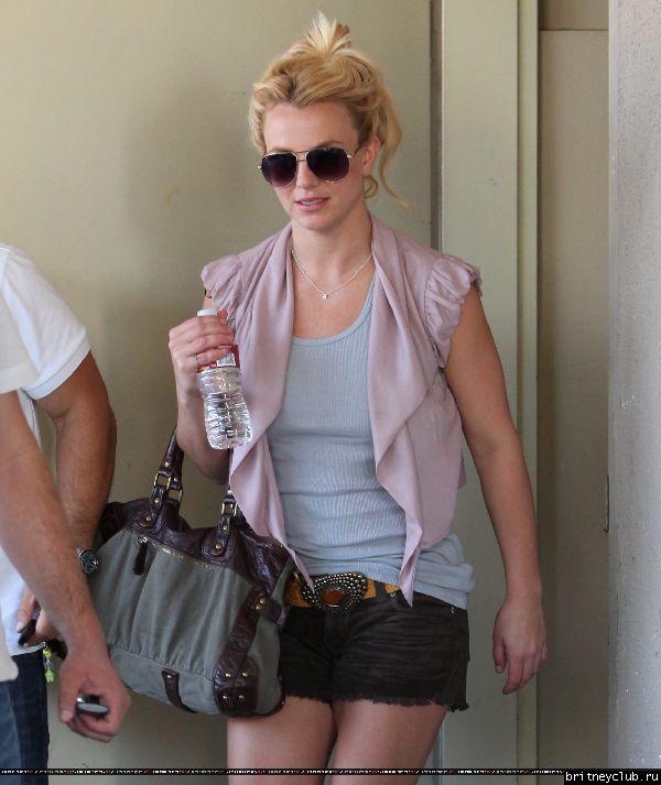 Бритни и Джейсон делают покупки в Санта-Монике09.jpg(Бритни Спирс, Britney Spears)