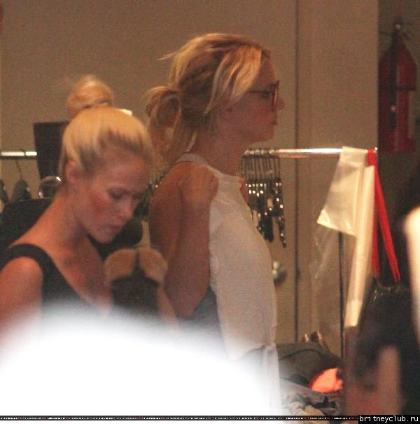 Бритни и Джейсон делают покупки в Санта-Монике27.jpg(Бритни Спирс, Britney Spears)