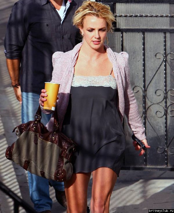 Бритни делает покупки в Санта Монике16.jpg(Бритни Спирс, Britney Spears)