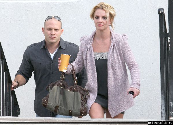 Бритни делает покупки в Санта Монике46.jpg(Бритни Спирс, Britney Spears)