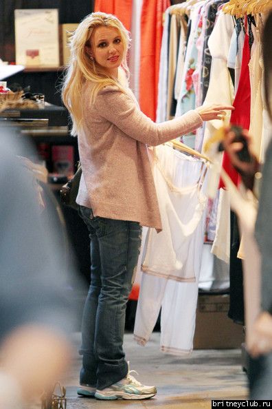 Бритни делает покупки в Санта Монике62.jpg(Бритни Спирс, Britney Spears)