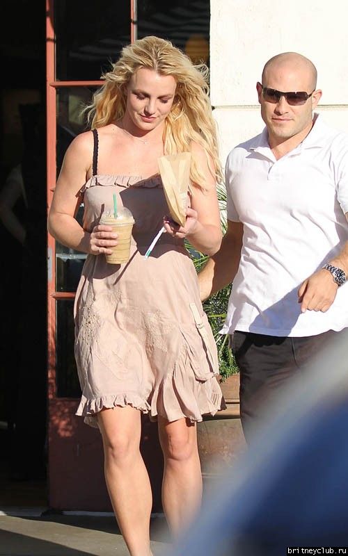 Бритни делает покупки в Беверли Хиллз08.jpg(Бритни Спирс, Britney Spears)