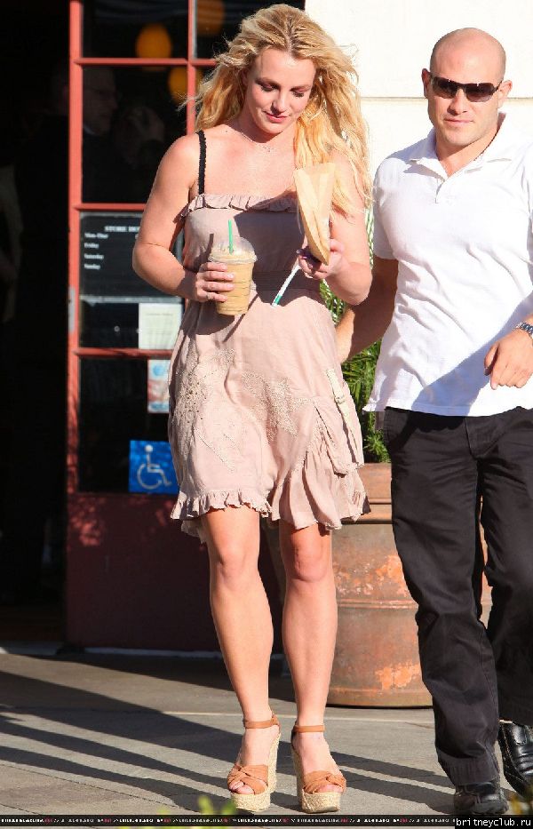 Бритни делает покупки в Беверли Хиллз27.jpg(Бритни Спирс, Britney Spears)