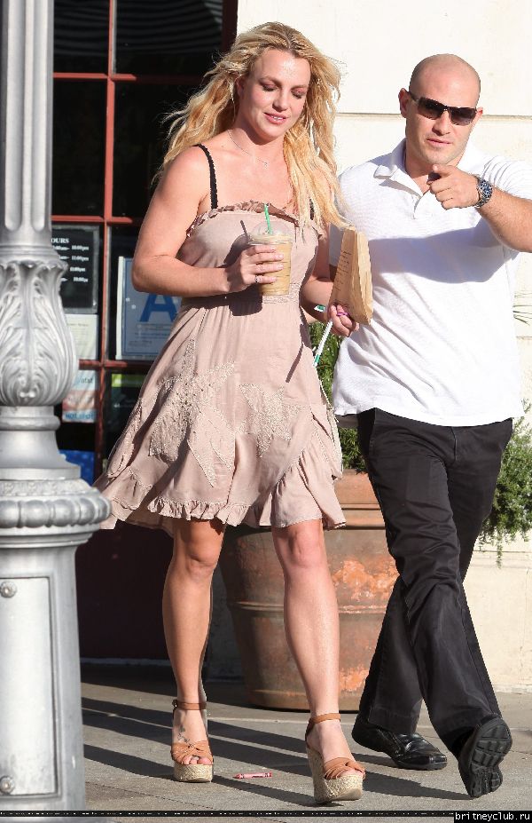 Бритни делает покупки в Беверли Хиллз47.jpg(Бритни Спирс, Britney Spears)
