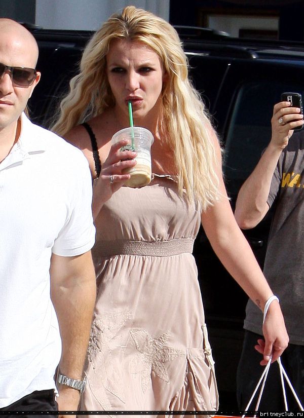 Бритни делает покупки в Беверли Хиллз79.jpg(Бритни Спирс, Britney Spears)