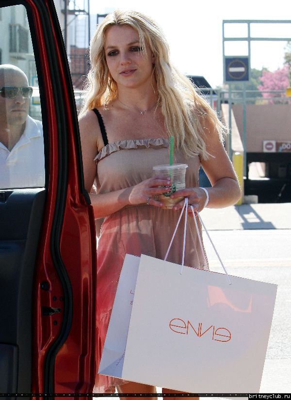 Бритни делает покупки в Беверли Хиллз86.jpg(Бритни Спирс, Britney Spears)