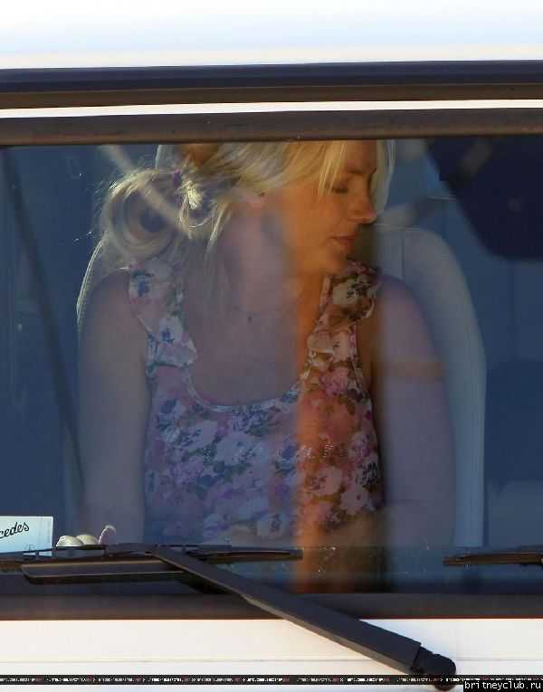 Бритни посещает Старбаркс24.jpg(Бритни Спирс, Britney Spears)