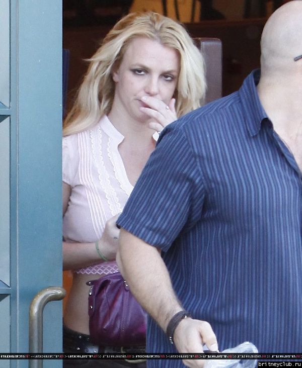 Бритни делает покупки в Лос-Анджелесе08.jpg(Бритни Спирс, Britney Spears)