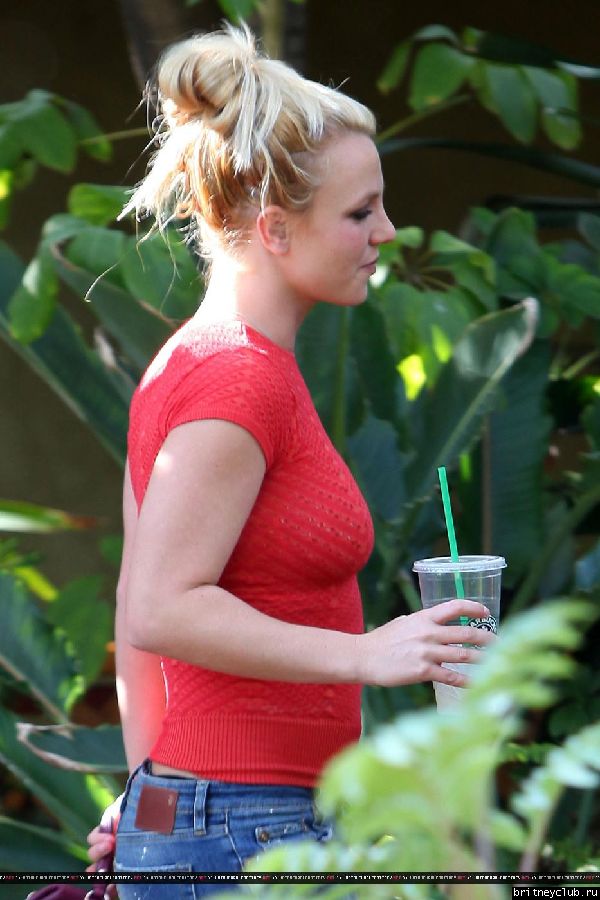 Бритни посещает студию в Голливуде12.jpg(Бритни Спирс, Britney Spears)