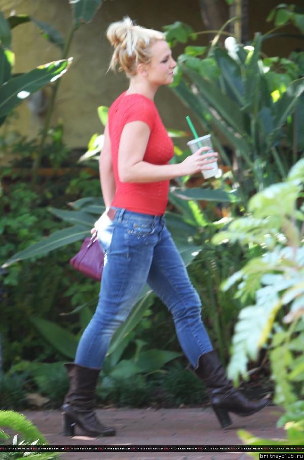 Бритни посещает студию в Голливуде15.jpg(Бритни Спирс, Britney Spears)