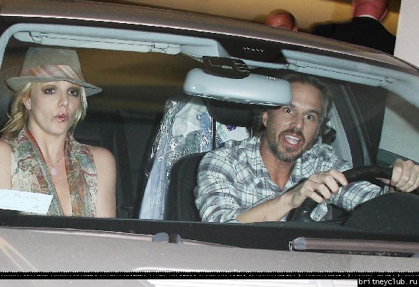 Бритни и Джейсон посещают агентство William Morris Endeavor58.jpg(Бритни Спирс, Britney Spears)