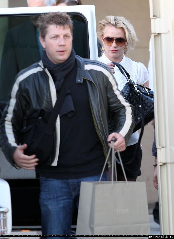 Бритни покидает торговый центр Westfield Mall27.jpg(Бритни Спирс, Britney Spears)