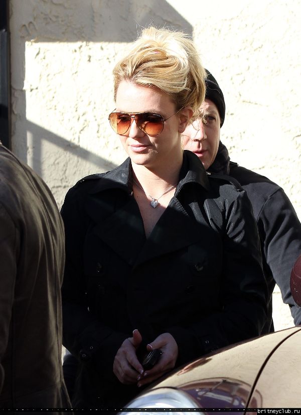 Бритни посещает салон в ТЦ Commons 41.jpg(Бритни Спирс, Britney Spears)