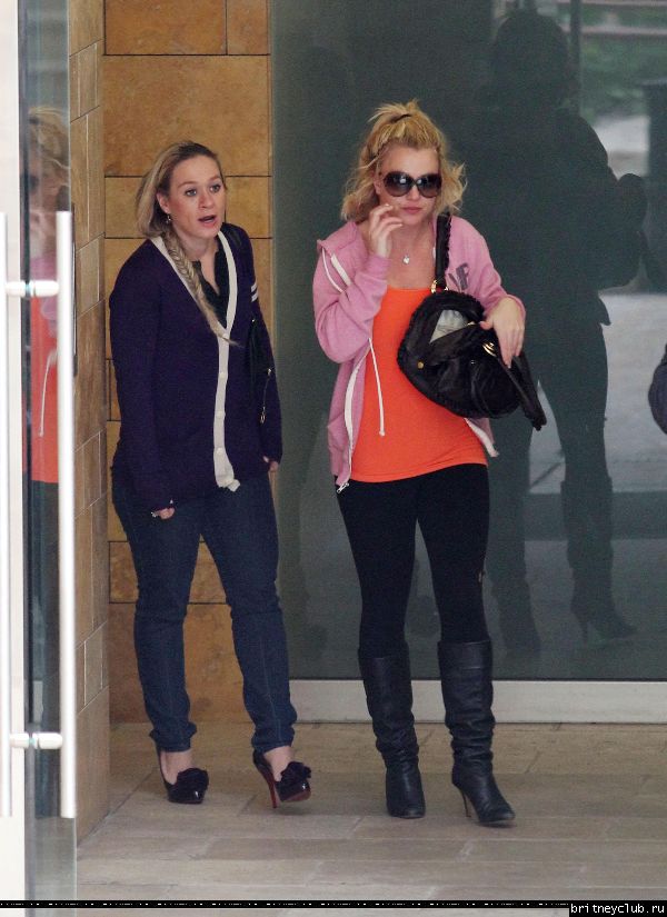 Бритни посещает студию танца в Голливуде01.jpg(Бритни Спирс, Britney Spears)