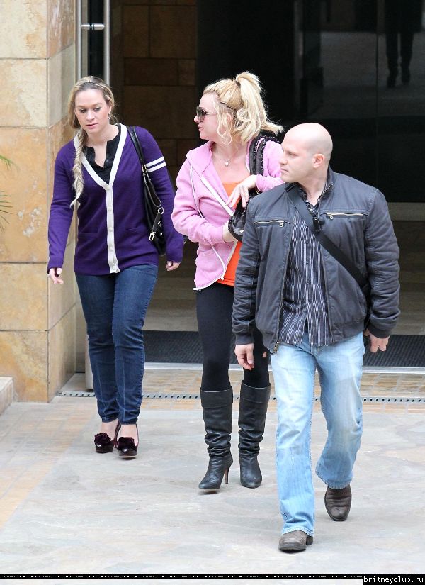 Бритни посещает студию танца в Голливуде04.jpg(Бритни Спирс, Britney Spears)