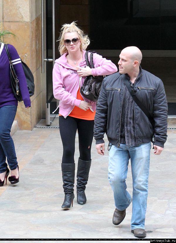 Бритни посещает студию танца в Голливуде07.jpg(Бритни Спирс, Britney Spears)