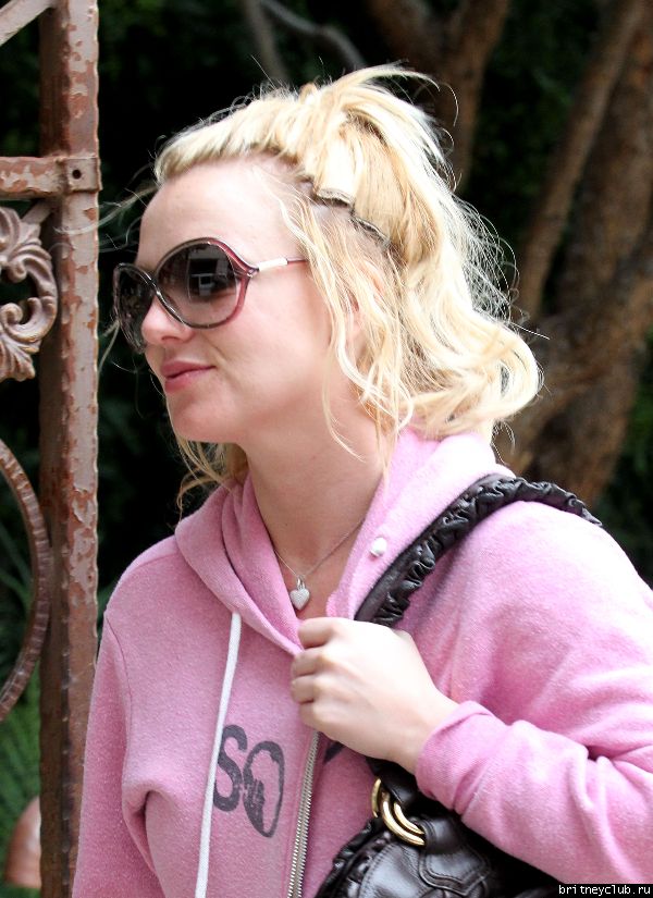 Бритни посещает студию танца в Голливуде16.jpg(Бритни Спирс, Britney Spears)