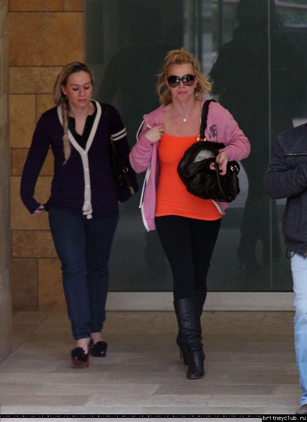 Бритни посещает студию танца в Голливуде18.jpg(Бритни Спирс, Britney Spears)