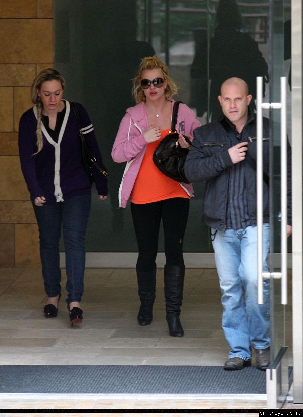 Бритни посещает студию танца в Голливуде19.jpg(Бритни Спирс, Britney Spears)