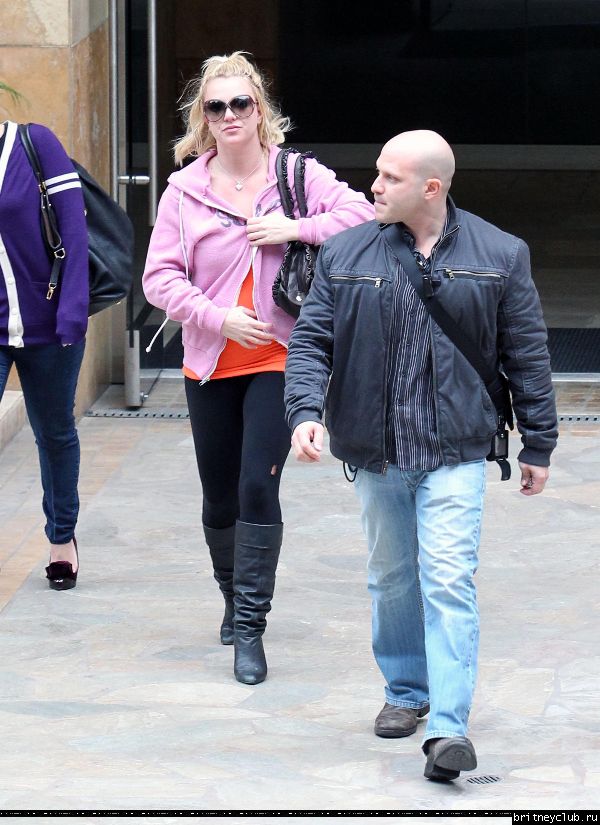 Бритни посещает студию танца в Голливуде20.jpg(Бритни Спирс, Britney Spears)