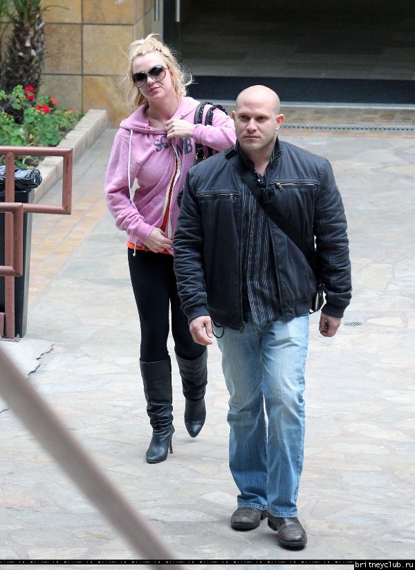 Бритни посещает студию танца в Голливуде21.jpg(Бритни Спирс, Britney Spears)