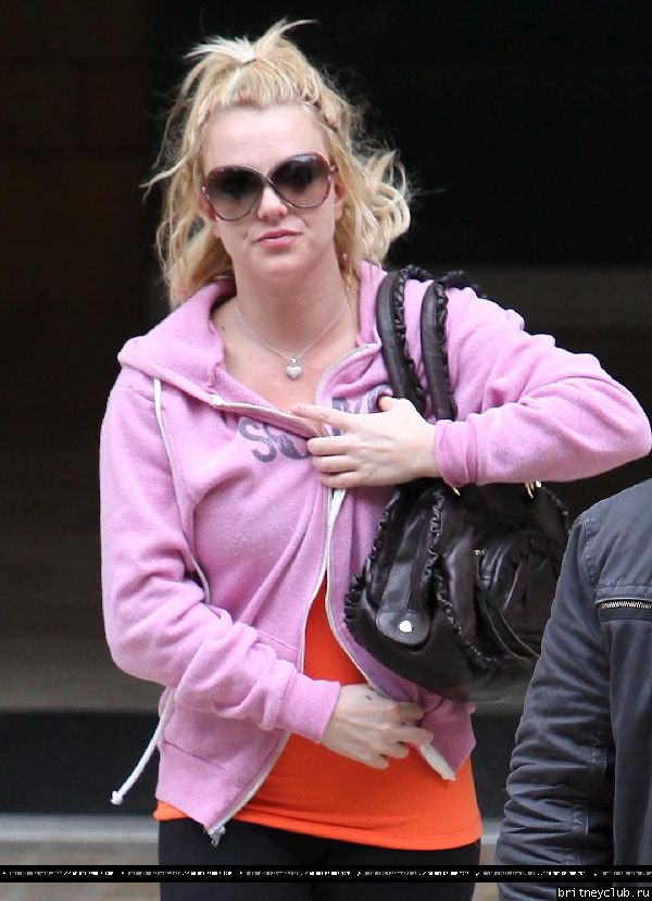 Бритни посещает студию танца в Голливуде23.jpg(Бритни Спирс, Britney Spears)