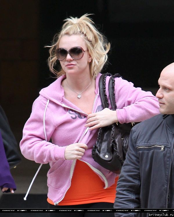 Бритни посещает студию танца в Голливуде24.jpg(Бритни Спирс, Britney Spears)