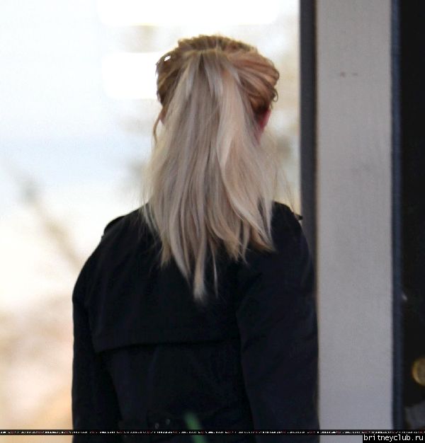 Бритни покидает маникюрный салон в Калабасасе14.jpg(Бритни Спирс, Britney Spears)
