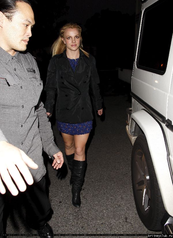 Бритни покидает маникюрный салон в Калабасасе16.jpg(Бритни Спирс, Britney Spears)