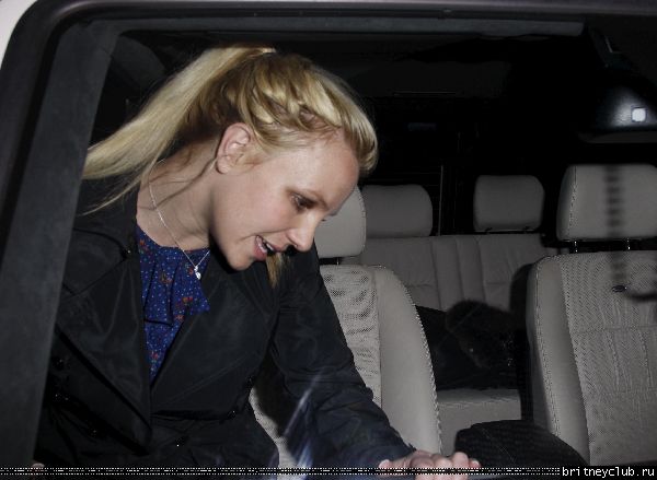 Бритни покидает маникюрный салон в Калабасасе21.jpg(Бритни Спирс, Britney Spears)