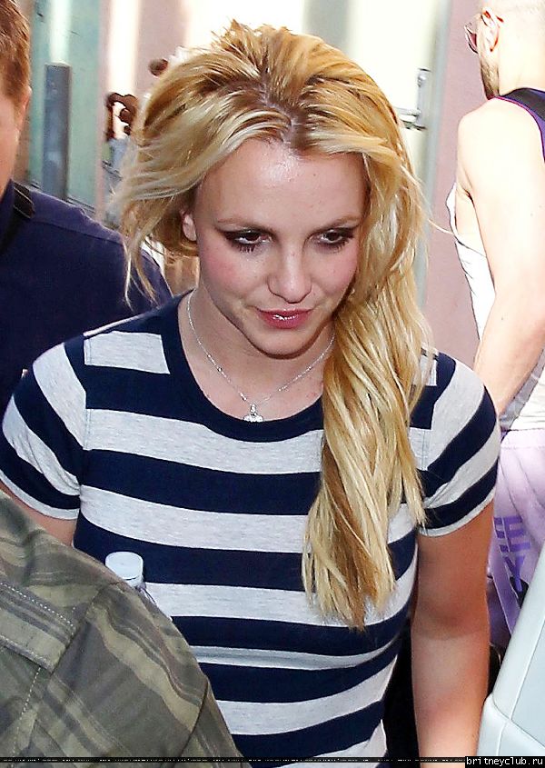 Бритни покидает танцевальную студию10.jpg(Бритни Спирс, Britney Spears)