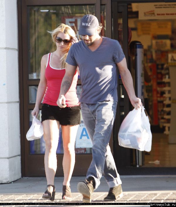 Бритни делает покупки в Калабасасе06.jpg(Бритни Спирс, Britney Spears)