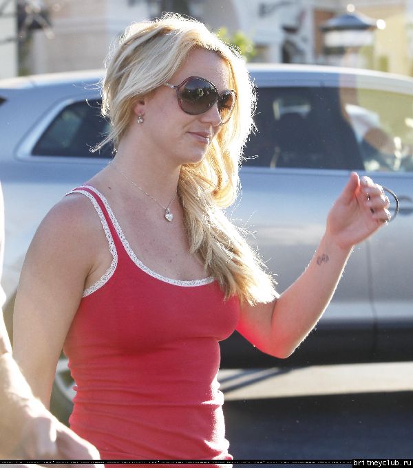 Бритни делает покупки в Калабасасе08.jpg(Бритни Спирс, Britney Spears)