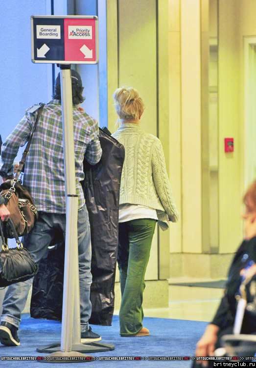 Бритни и Джейсон в аэропорту LAX07.jpg(Бритни Спирс, Britney Spears)