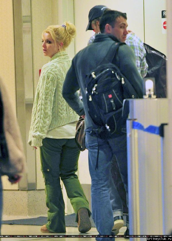 Бритни и Джейсон в аэропорту LAX09.jpg(Бритни Спирс, Britney Spears)