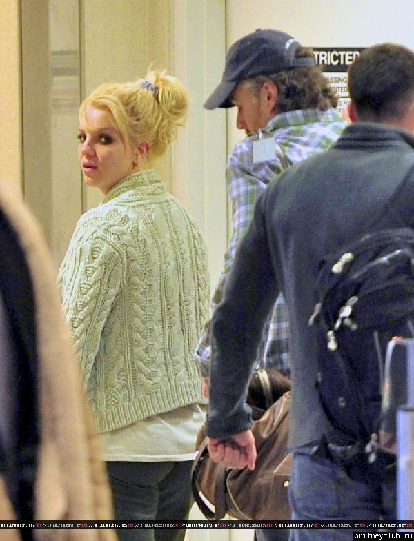 Бритни и Джейсон в аэропорту LAX10.jpg(Бритни Спирс, Britney Spears)