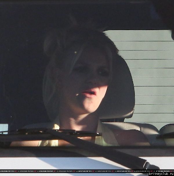Бритни покидает студию звукозаписи в Голливуде02.jpg(Бритни Спирс, Britney Spears)
