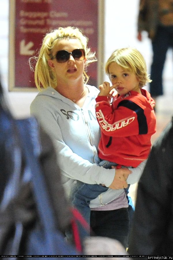 Бритни в аэропорту LAX 03.jpg(Бритни Спирс, Britney Spears)