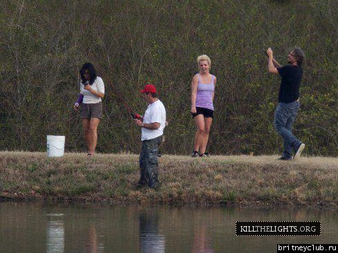 Бритни с семьей на озере в Луизиане01.jpg(Бритни Спирс, Britney Spears)