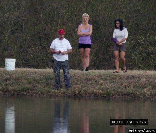 Бритни с семьей на озере в Луизиане09.jpg(Бритни Спирс, Britney Spears)