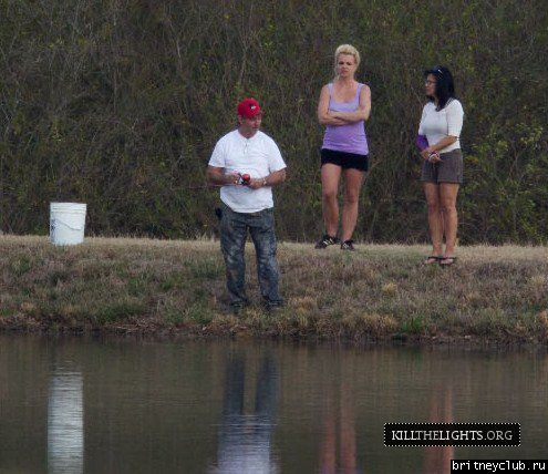 Бритни с семьей на озере в Луизиане10.jpg(Бритни Спирс, Britney Spears)