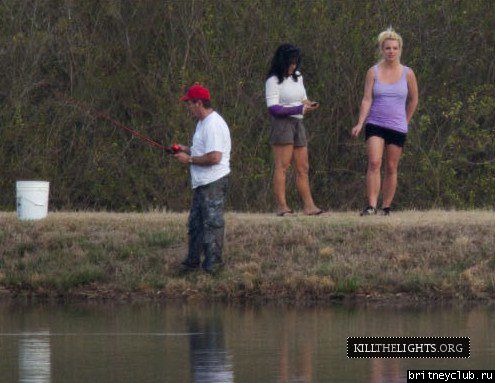 Бритни с семьей на озере в Луизиане15.jpg(Бритни Спирс, Britney Spears)