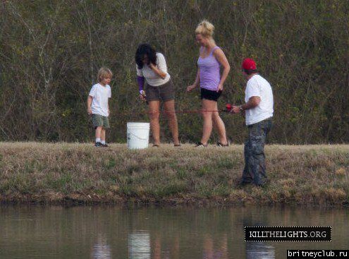 Бритни с семьей на озере в Луизиане17.jpg(Бритни Спирс, Britney Spears)