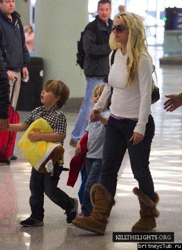 Бритни в аэропорту Нового Орлеана142.jpg(Бритни Спирс, Britney Spears)